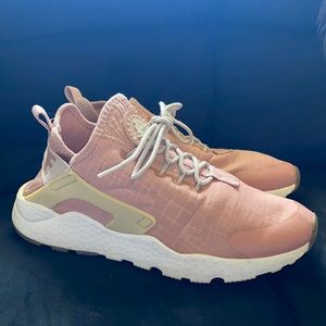 Pink Nike Air Huaraches size 8